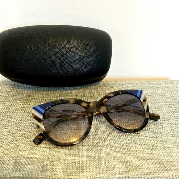 NEW Salvatore Ferragamo Winged Cat Eye Tortoise Shell Sunglasses - Picture 2 of 7